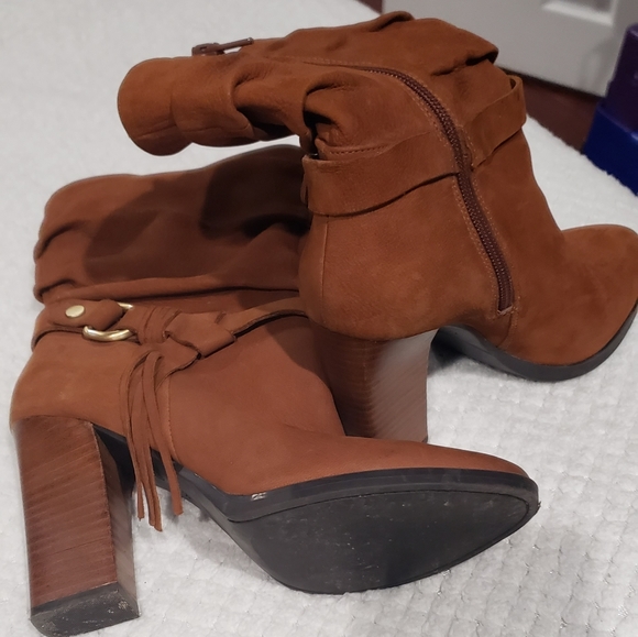 Boots - Picture 2 of 7